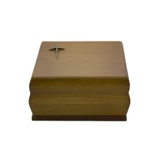 Urna fa Budapest kereszt fémrátéttel natúr színben