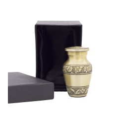 Ereklyetartó fém arany gravírozott