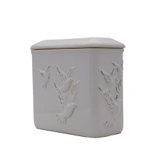 Urna kerámia aranyozott szögletes fehér galamb mintával Urna kerámia aranyozott szögletes fehér galamb mintával